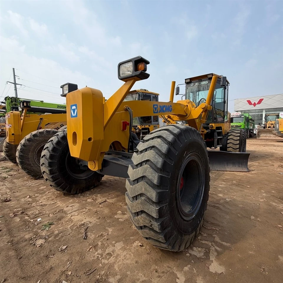 Four-wheel Grader high quality Four-wheel Grader high quality