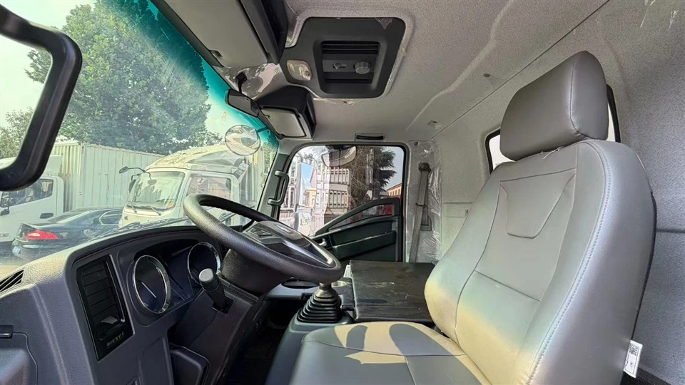 HOWO Light Reefer Truck manufacturers