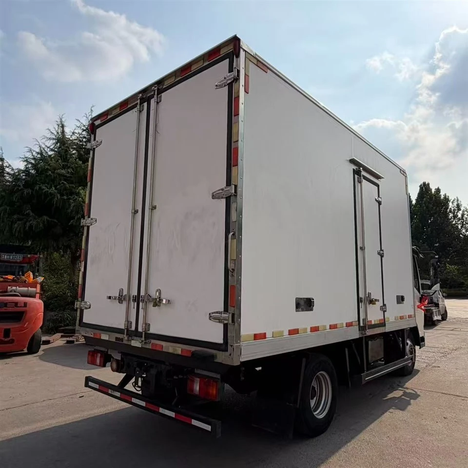 HOWO Light Reefer Truck suppliers