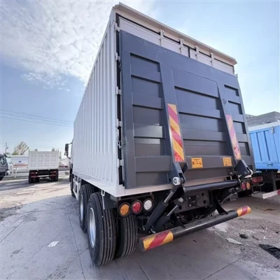 Factory Delivery! SINOTRUK HOWO Box Cargo Truck Fitted With Hydraulic Tailgate