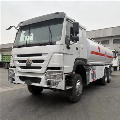 Dual Rear-axle Tanker Truck
