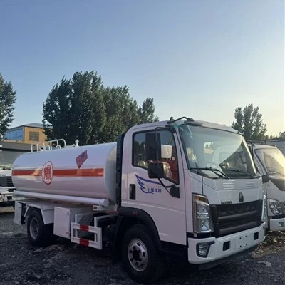 HOWO 4×2 Light Fuel Tank Truck